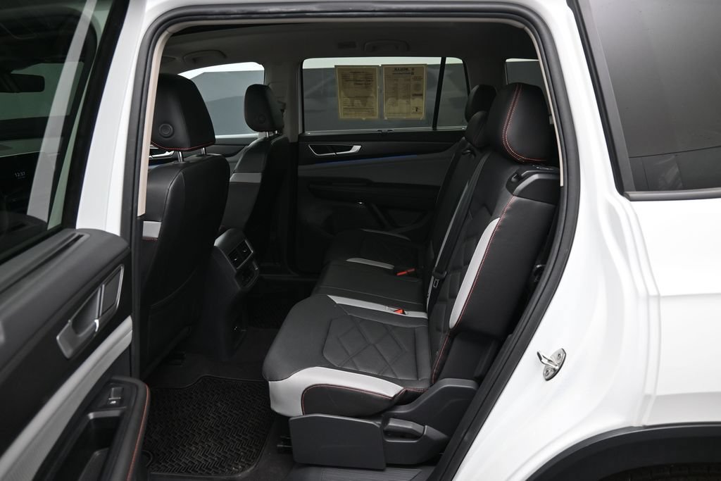 Used 2024 Volkswagen Atlas Peak Edition SE AWD/4WD image 27