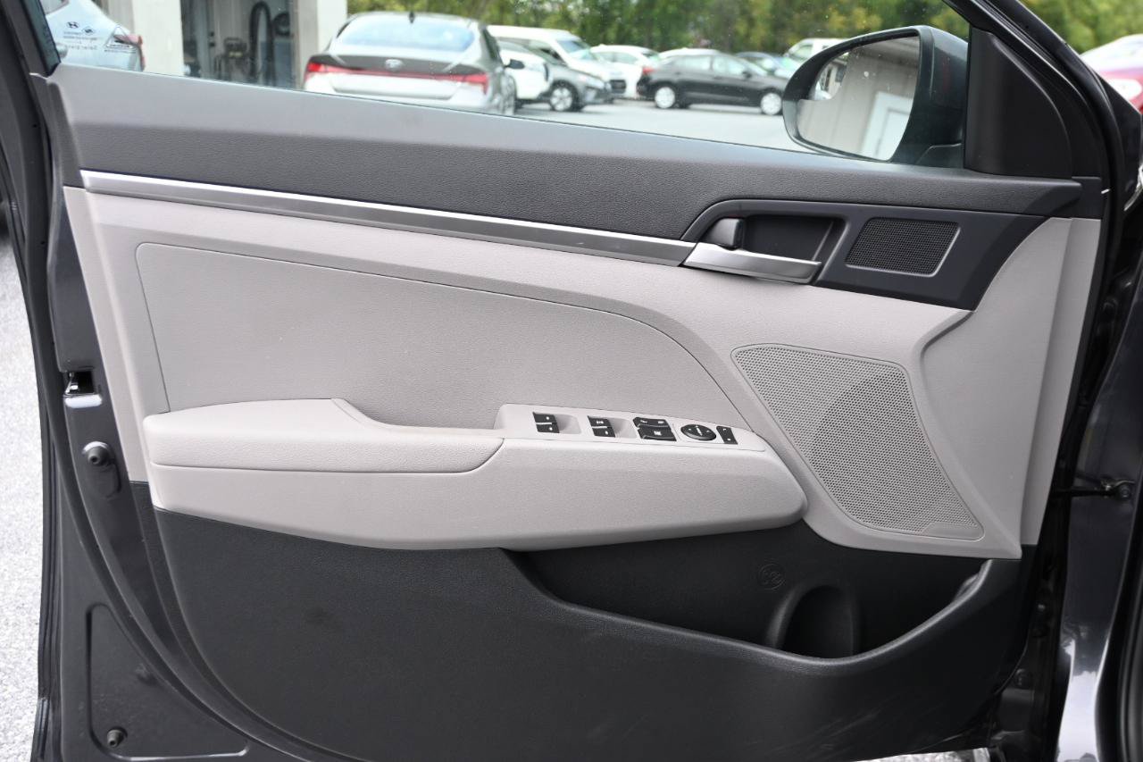 Used 2020 Hyundai Elantra SE FWD image 12