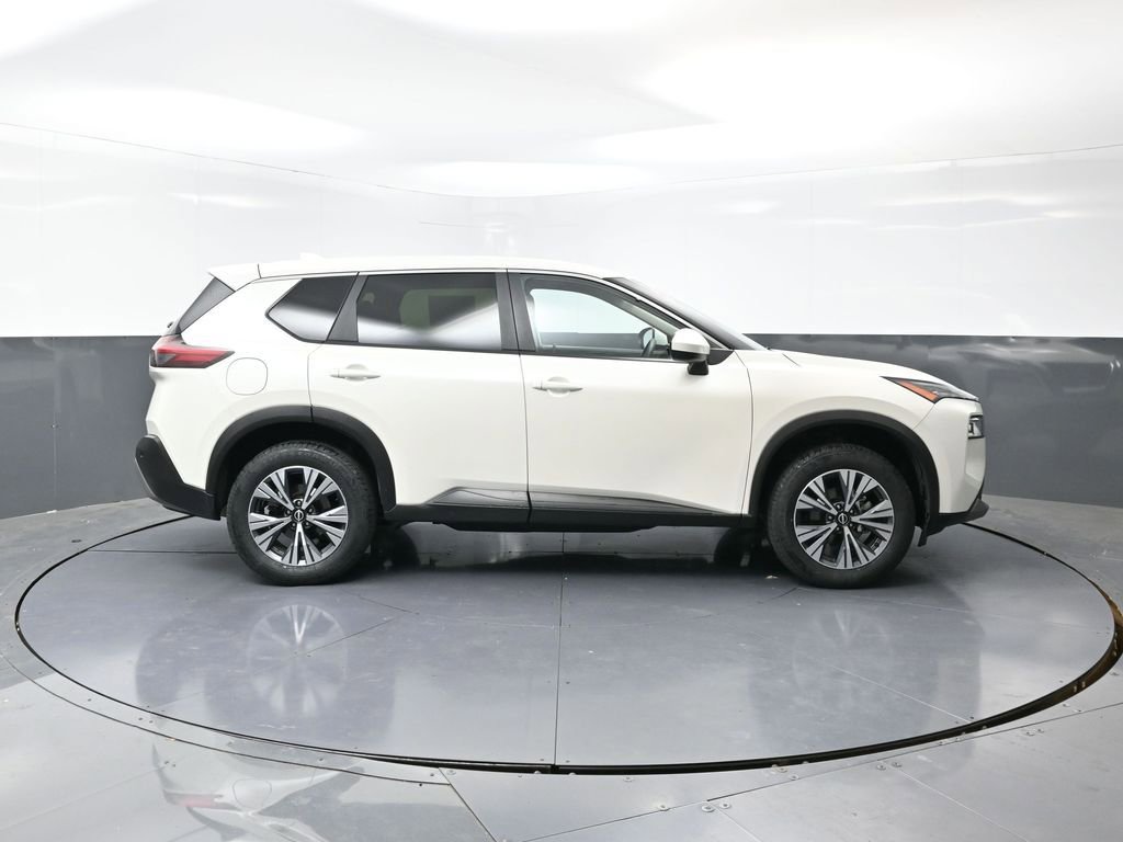 Used 2023 Nissan Rogue SV image 4
