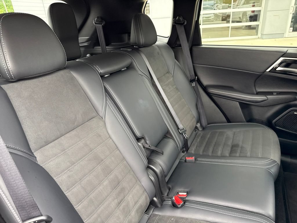 Used 2025 Mitsubishi Outlander SE AWD/4WD image 36