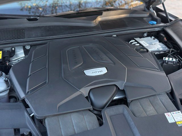 Used 2022 Porsche Cayenne AWD/4WD image 45