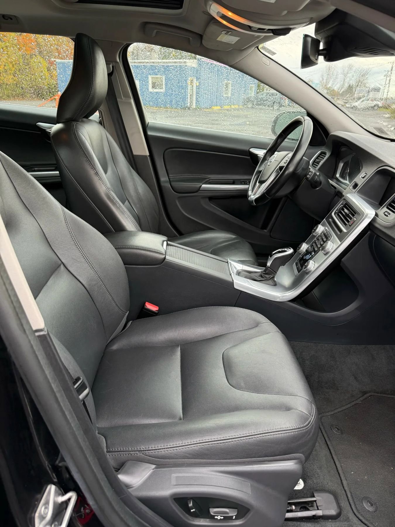 Used 2017 Volvo V60 T5 Premier w/ Convenience Package image 22