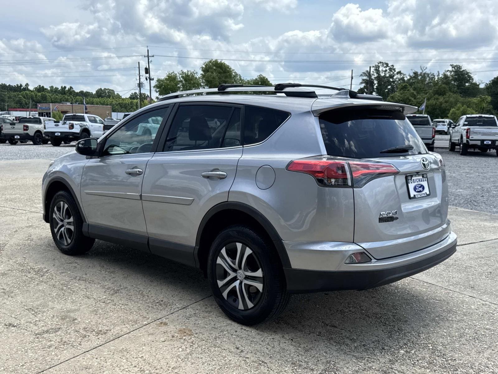 Used 2017 Toyota RAV4 LE FWD image 5