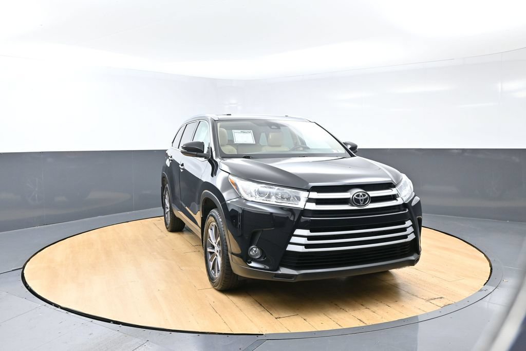 Used 2019 Toyota Highlander XLE AWD/4WD image 3