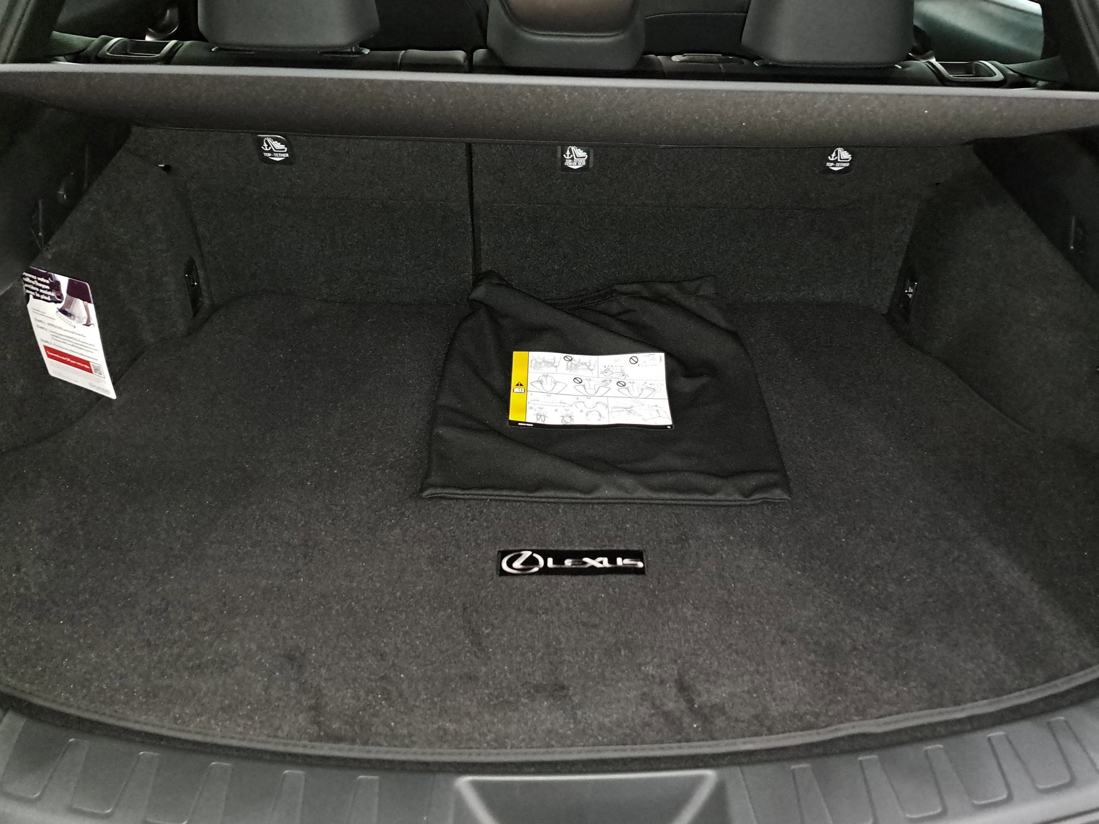 New 2025 Lexus UX 300h FWD image 8