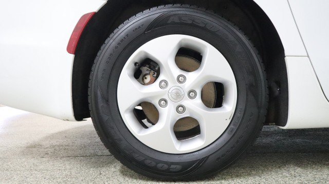 Used 2018 Chrysler Pacifica Touring-L FWD image 26