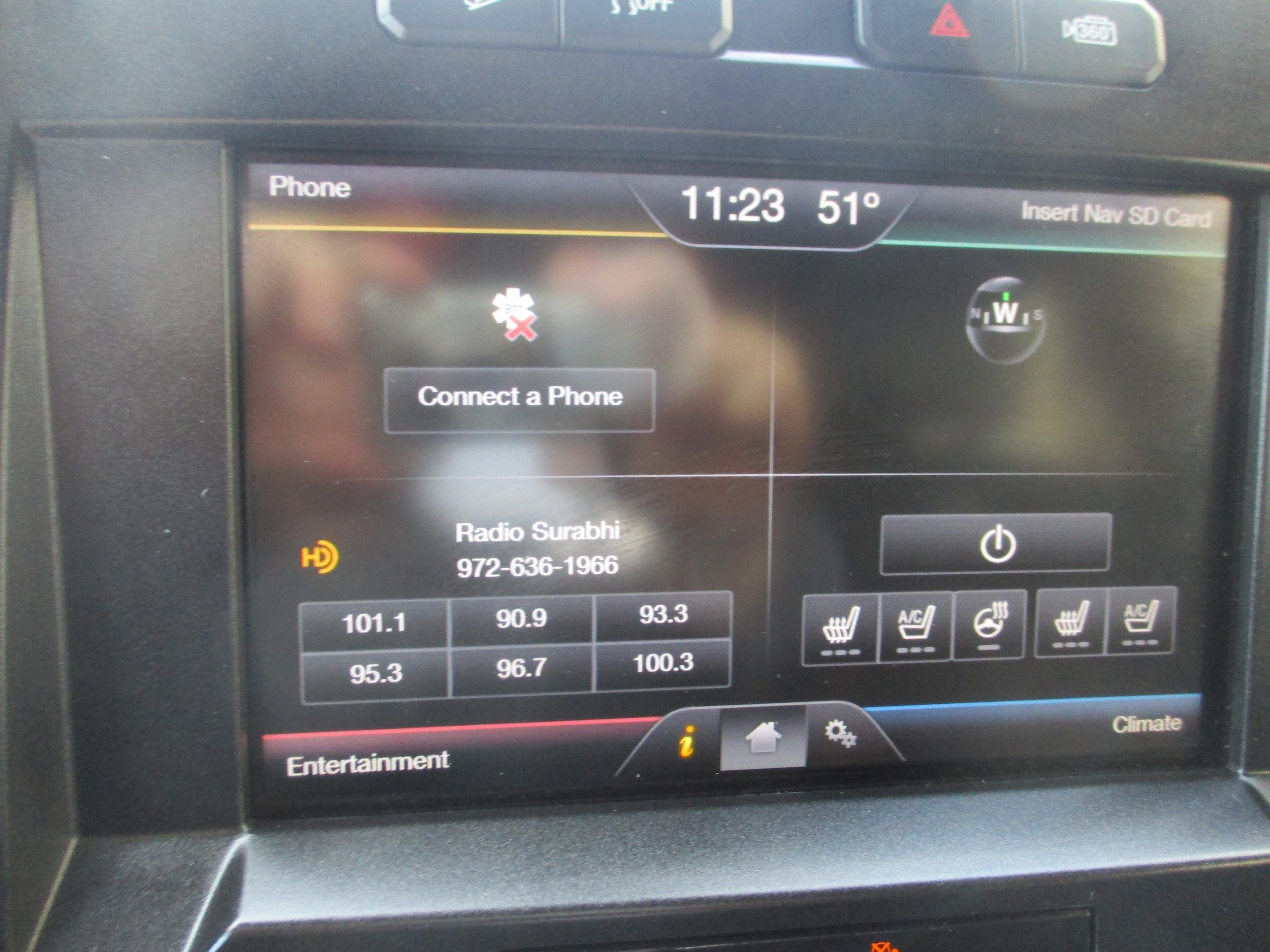 Used 2015 Ford F150 Platinum w/ Equipment Group 701A Luxury AWD/4WD image 19