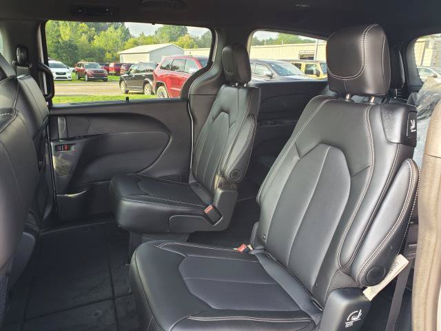 Used 2027 Chrysler Pacifica Select AWD/4WD image 22