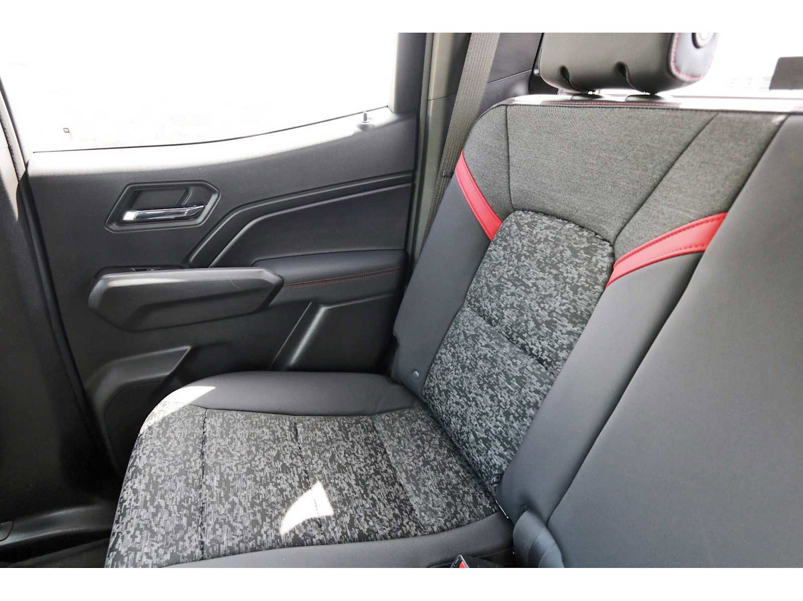 Used 2024 Chevrolet Colorado Z71 w/ Z71 Convenience Package 2 image 9