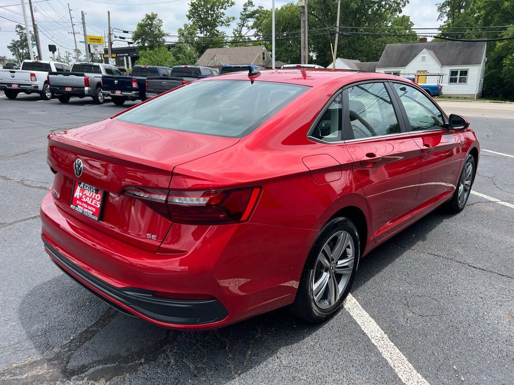 Used 2024 Volkswagen Jetta SE w/ Panoramic Sunroof Package image 6