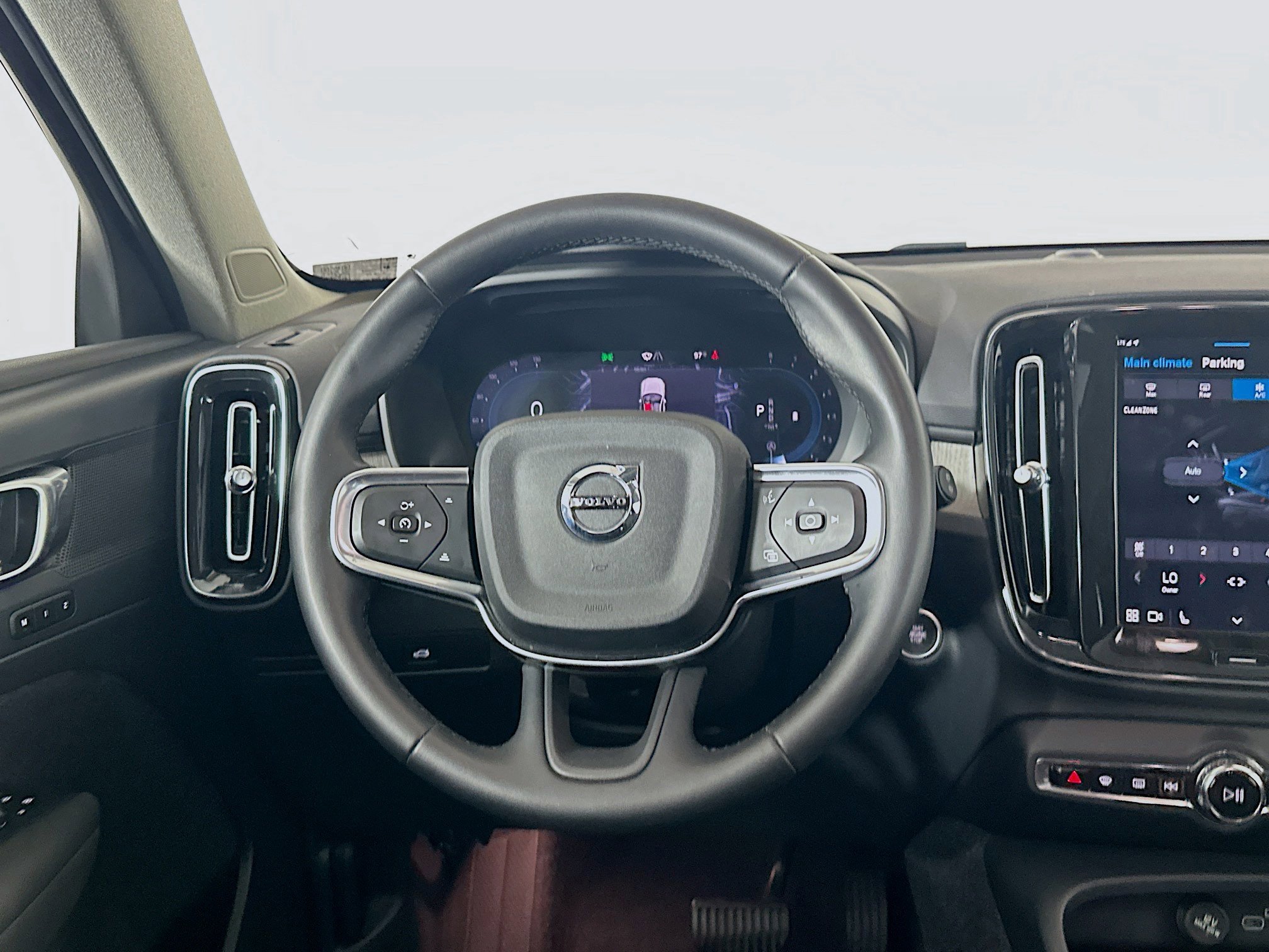 Used 2025 Volvo XC40 B5 Plus image 18