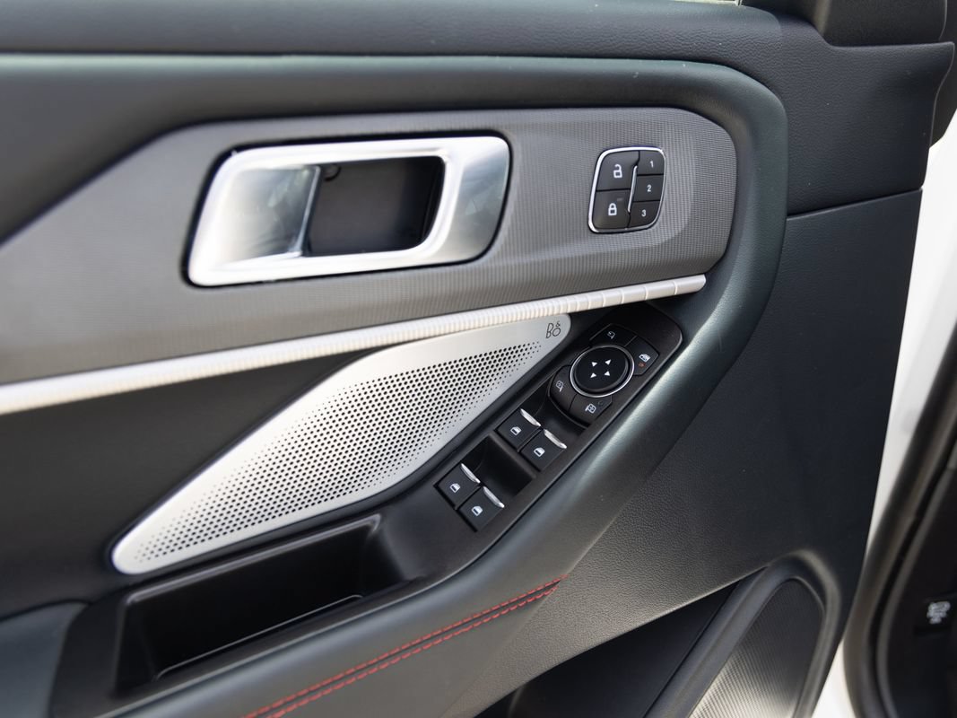 Used 2025 Ford Explorer ST AWD/4WD image 13