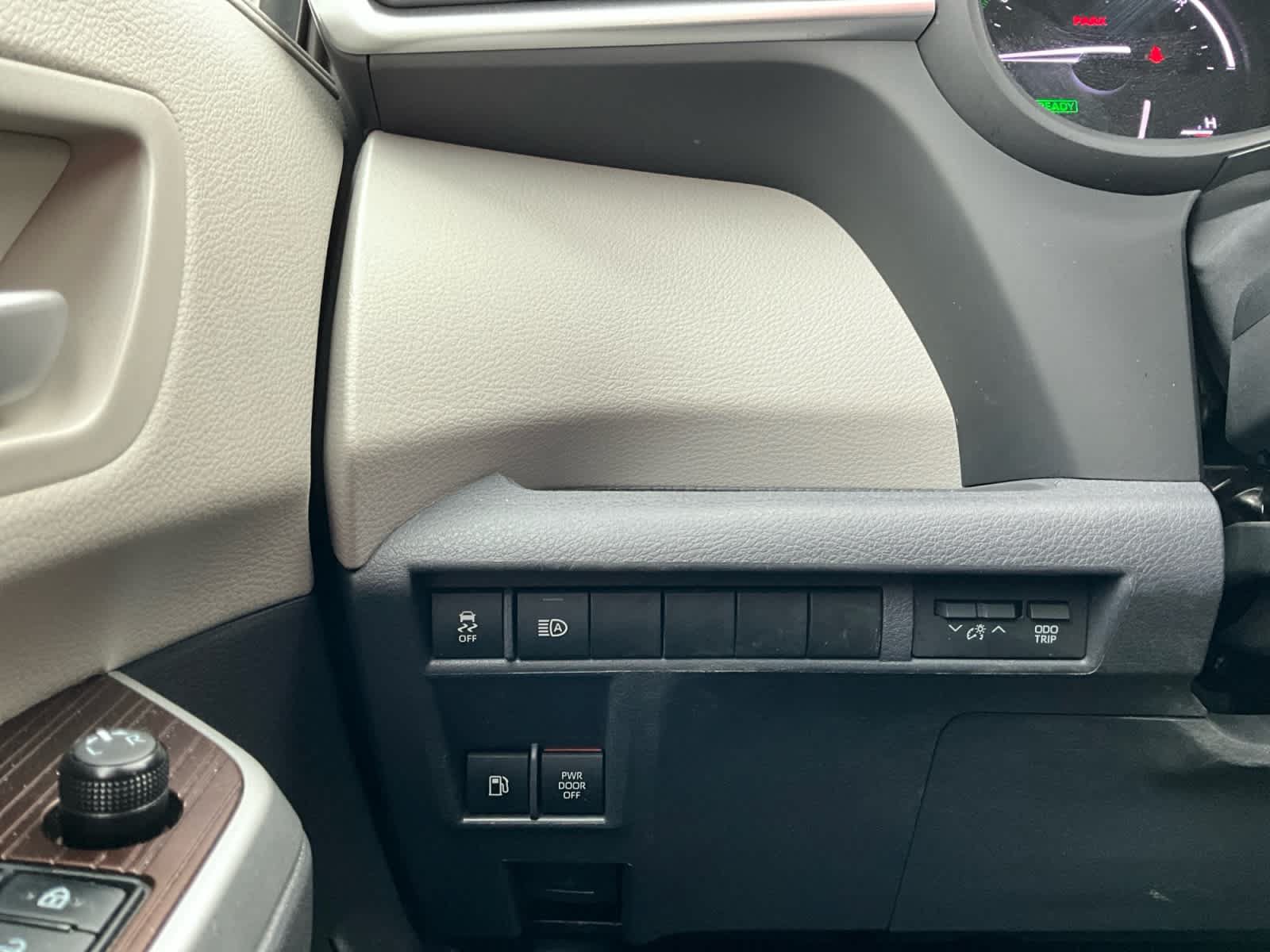 Used 2022 Toyota Sienna XLE FWD image 17