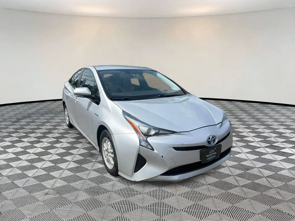 Used 2016 Toyota Prius Three FWD image 1