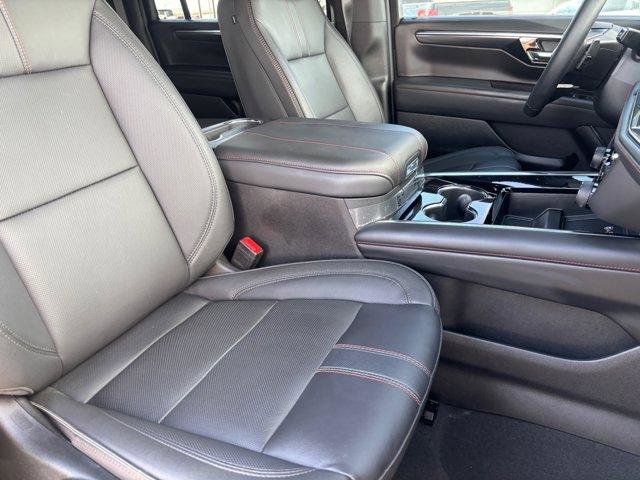 Used 2025 Chevrolet Suburban RST AWD/4WD image 13