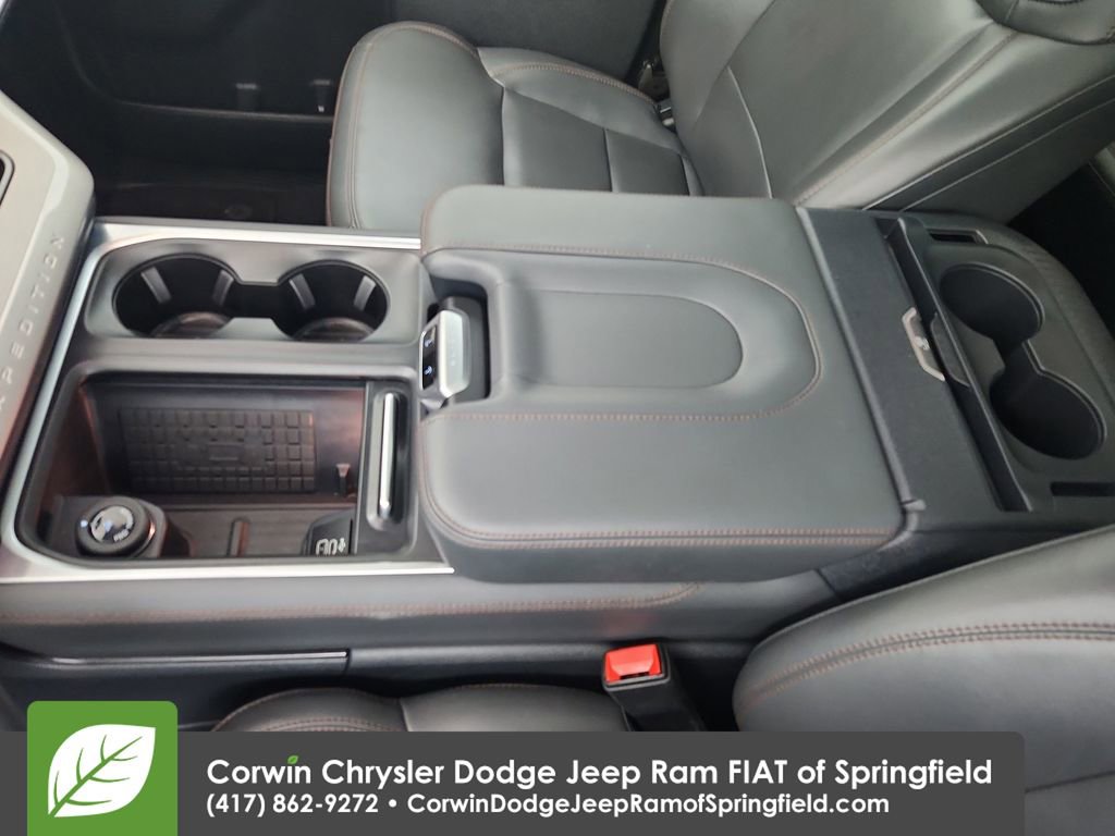 Used 2025 Ford Expedition Active AWD/4WD image 30