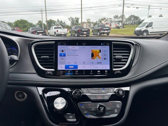 New 2026 Chrysler Pacifica Select image 20