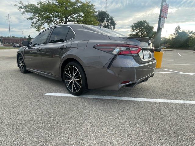 Used 2023 Toyota Camry SE image 3