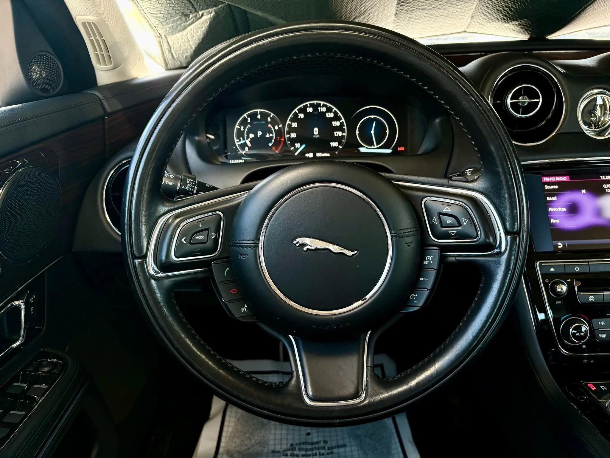 Used 2017 Jaguar XJ R-Sport image 38