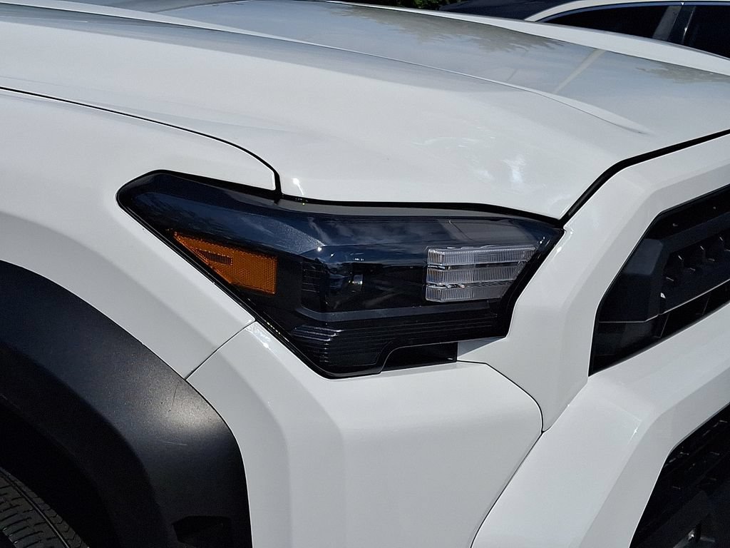 Certified 2025 Toyota 4Runner SR5 AWD/4WD image 9