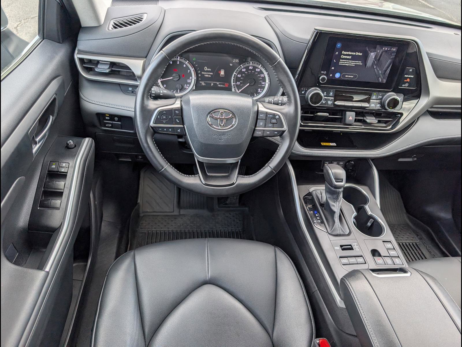 Used 2024 Toyota Highlander XLE AWD/4WD image 8