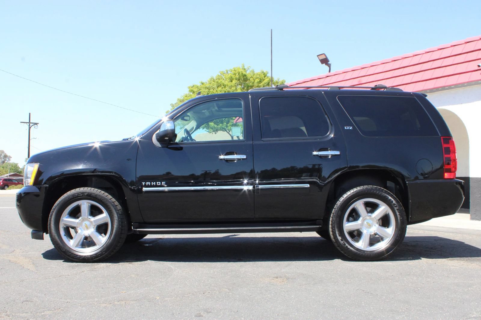 Used 2013 Chevrolet Tahoe LTZ AWD/4WD image 47
