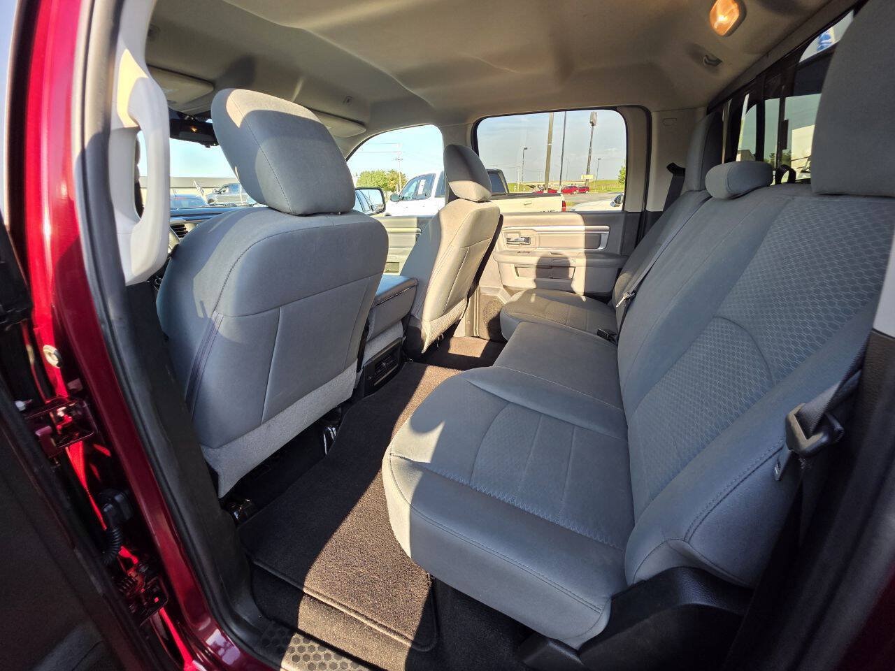 Used 2018 RAM 1500 Classic SLT AWD/4WD image 22