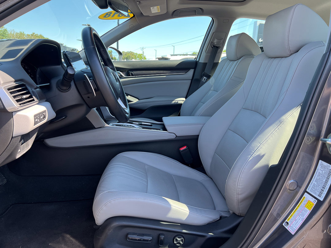 Used 2018 Honda Accord Touring image 16