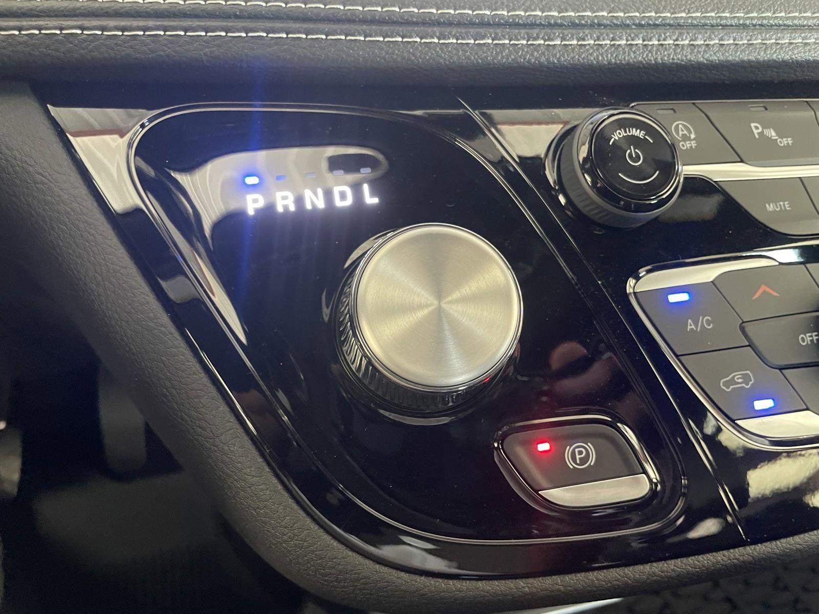 New 2025 Chrysler Pacifica Select w/ Fav Edition Package image 16