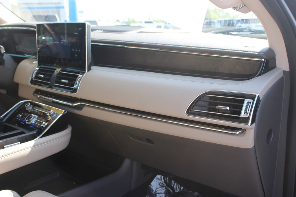Used 2024 Lincoln Navigator L Reserve AWD/4WD image 33