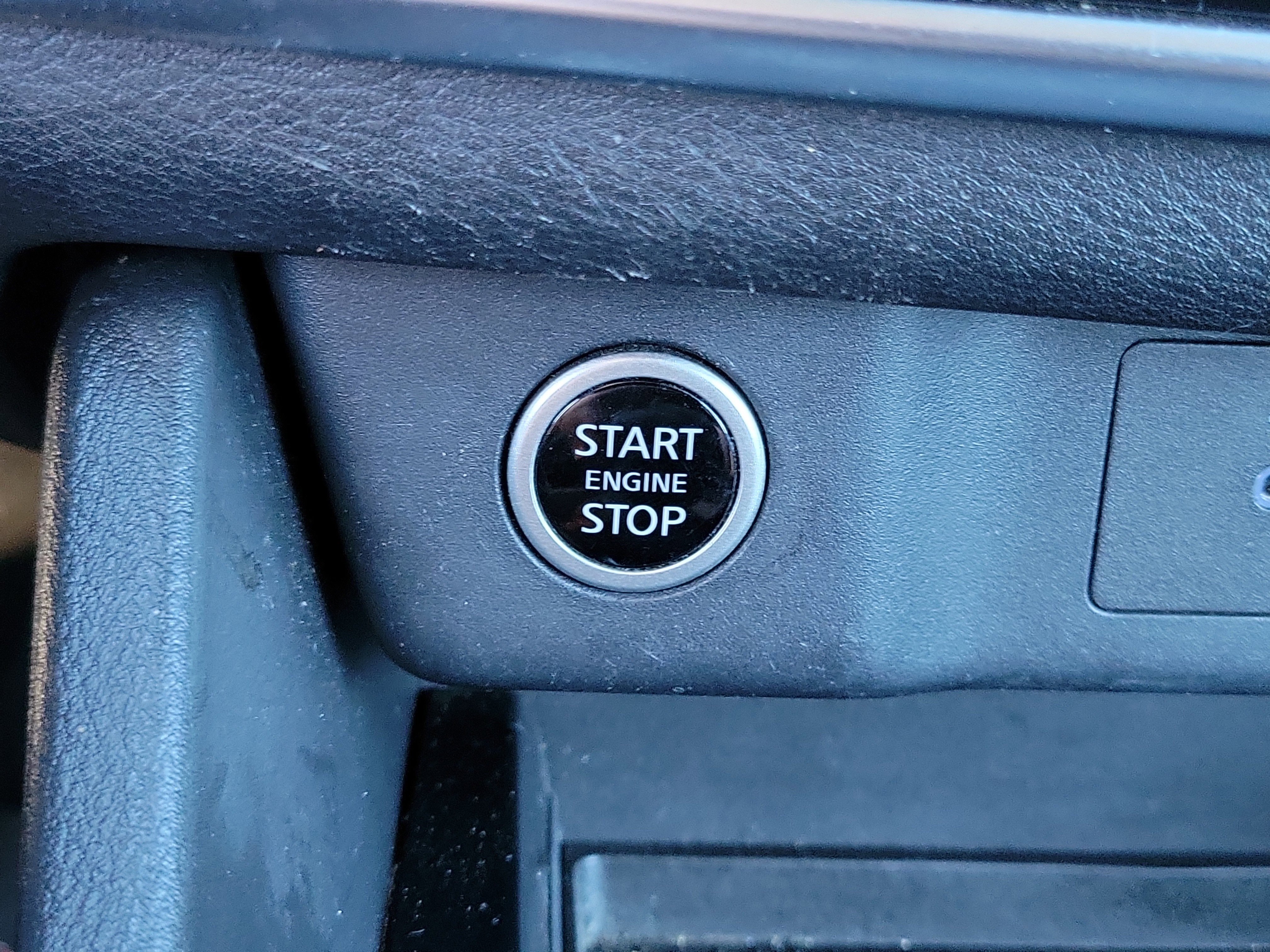 Used 2023 Nissan Rogue SV image 14