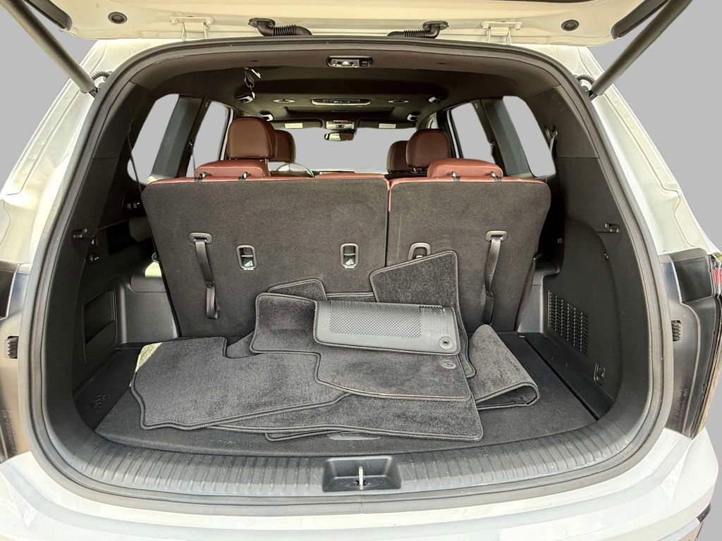 Used 2024 Kia Telluride EX w/ EX Captain's Chair Package image 18