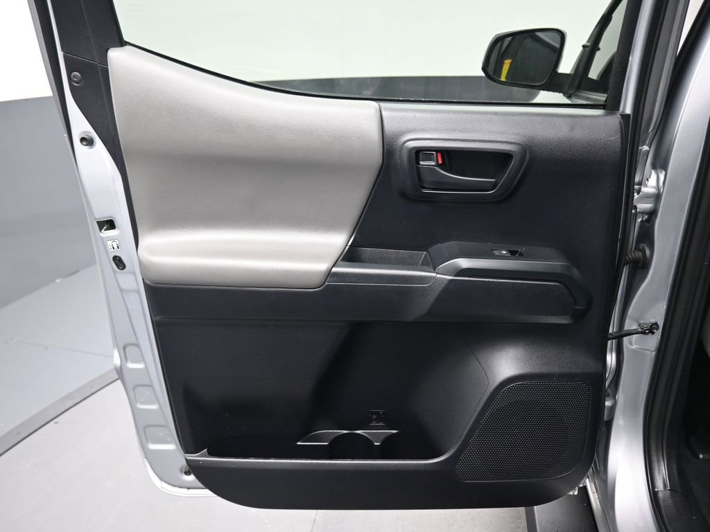 Used 2020 Toyota Tacoma SR w/ SR Convenience Package RWD image 29