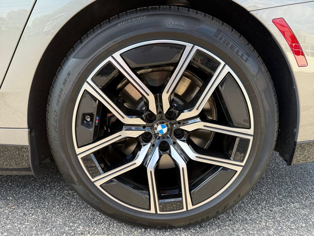 Used 2026 BMW 750e xDrive AWD/4WD image 16