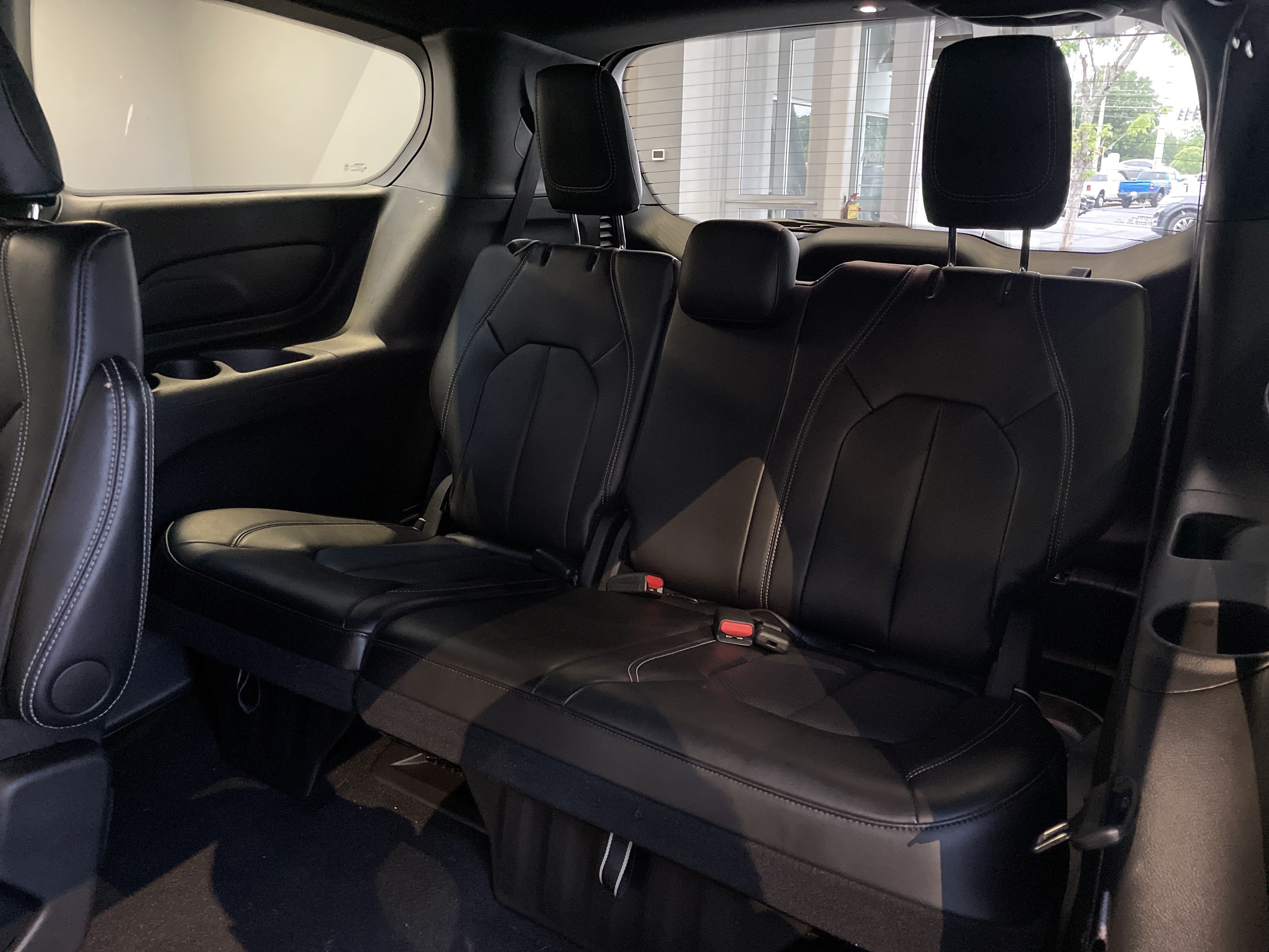 Used 2025 Chrysler Voyager LX FWD image 33