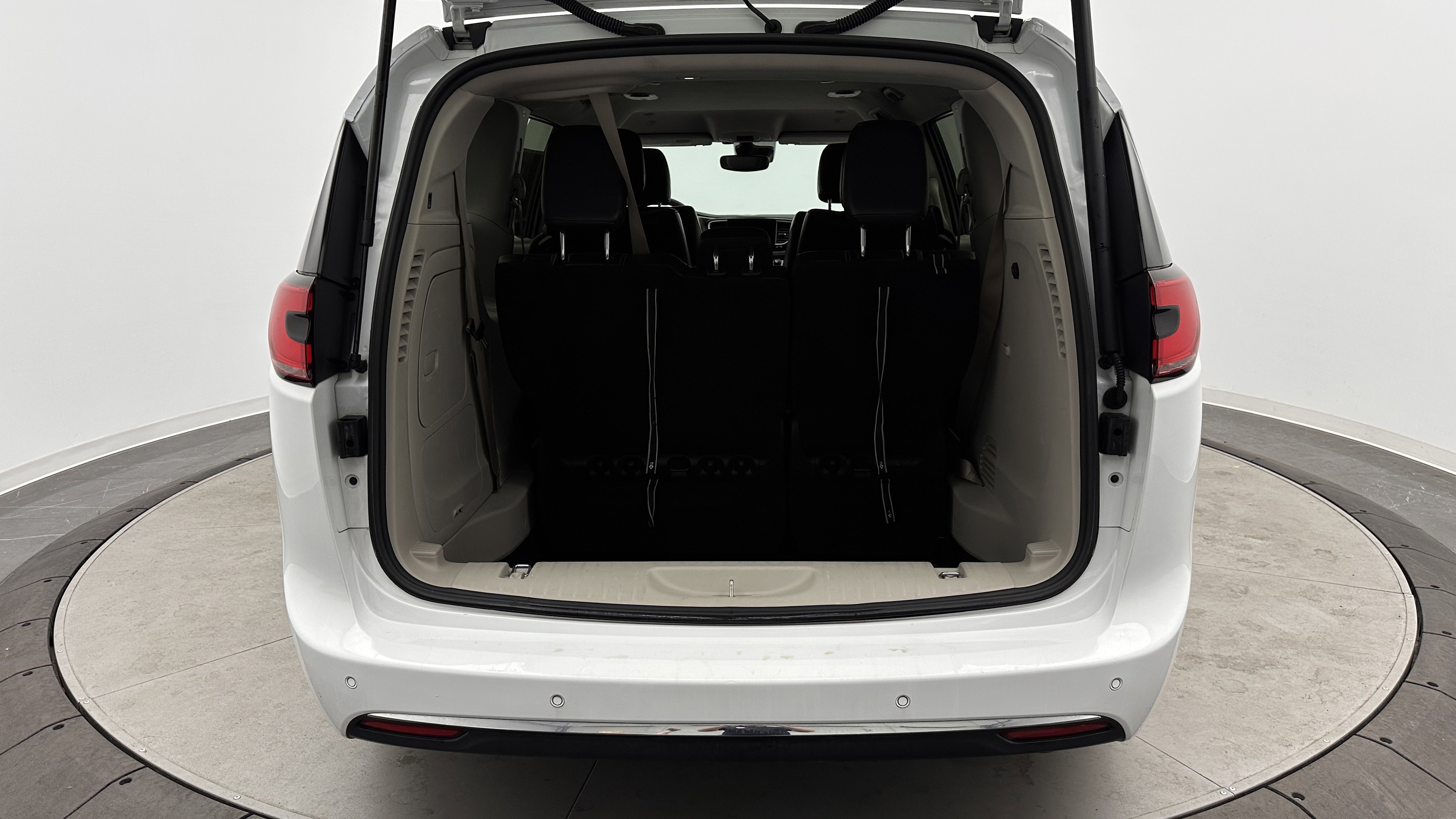Used 2022 Chrysler Pacifica Touring-L FWD image 32