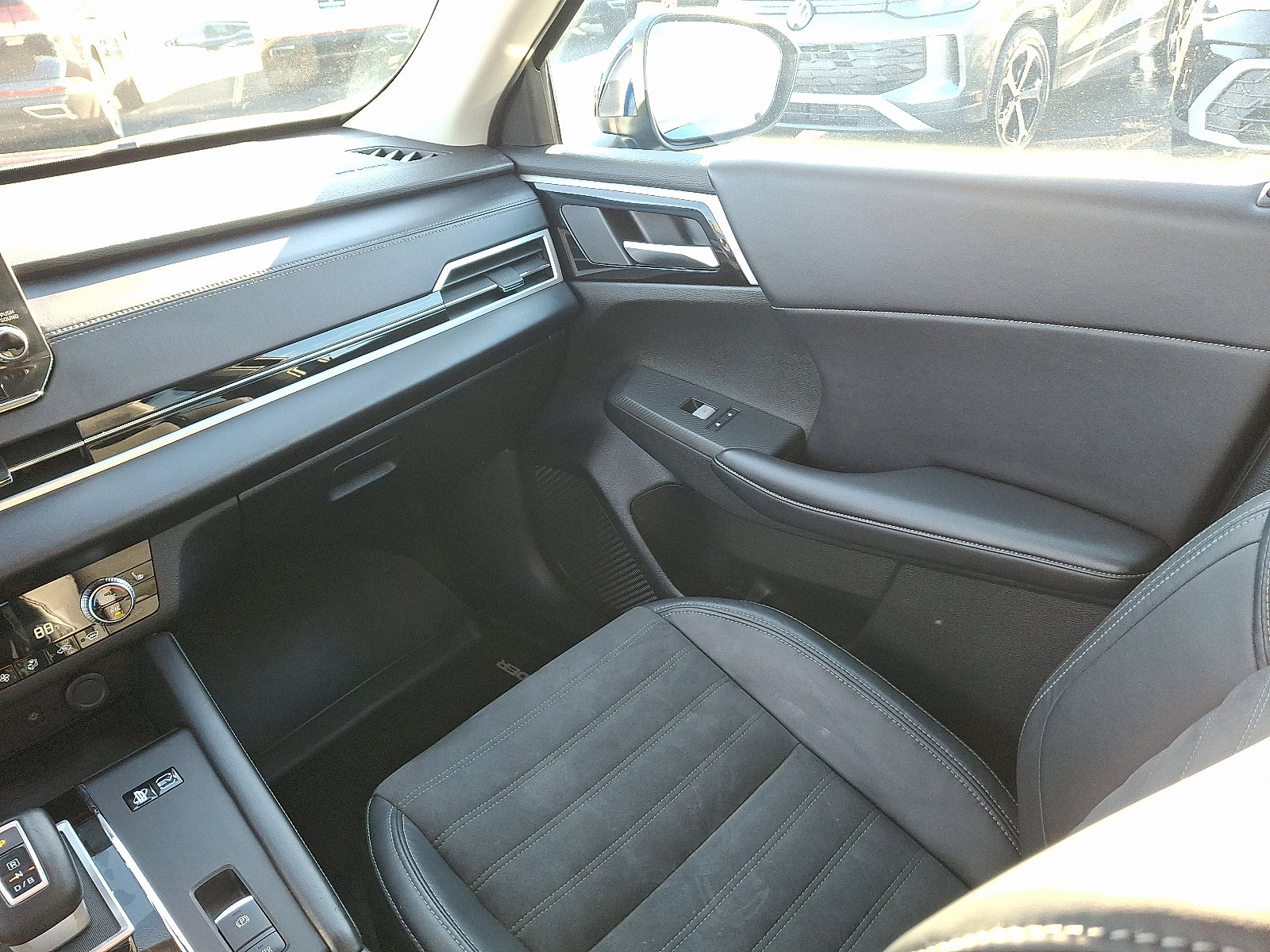 Used 2023 Mitsubishi Outlander SE image 12