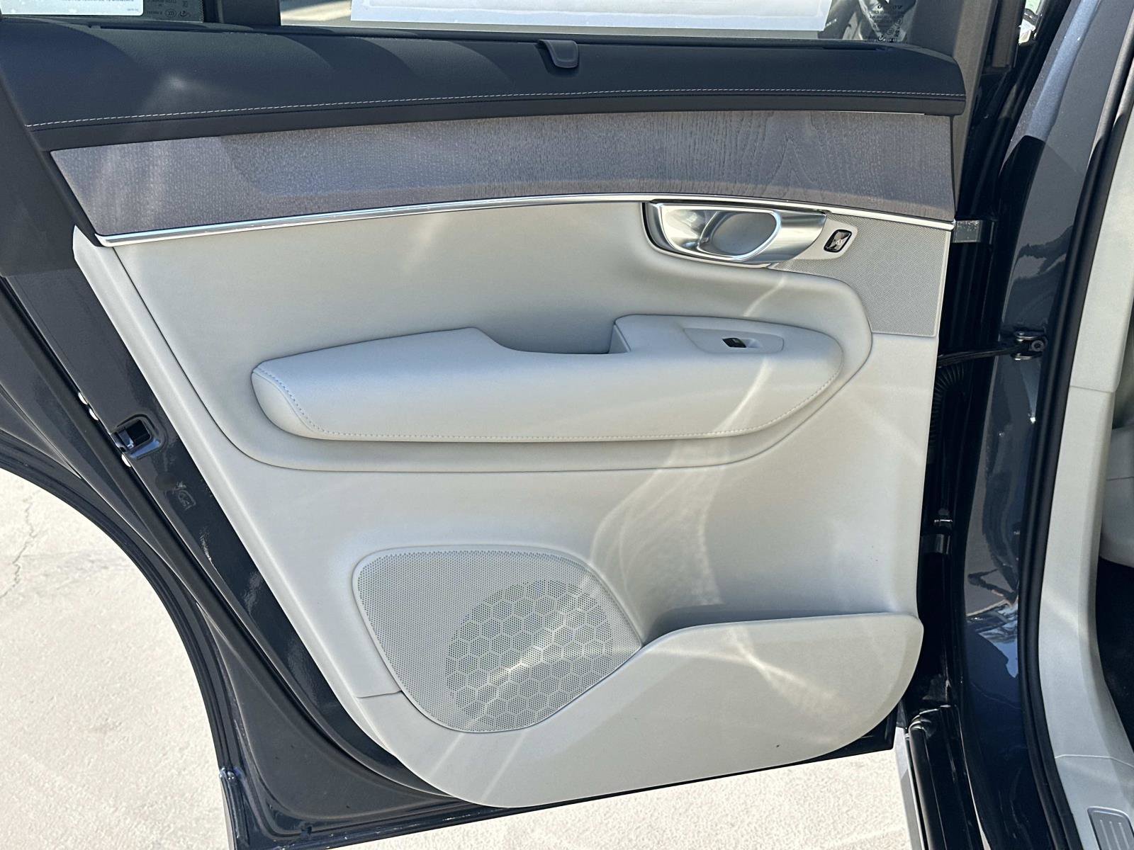 New 2026 Volvo XC90 T8 Ultra w/ Protection Package Premier image 16