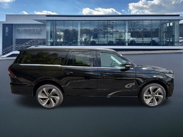 New 2027 Lincoln Navigator L Black Label AWD/4WD image 8