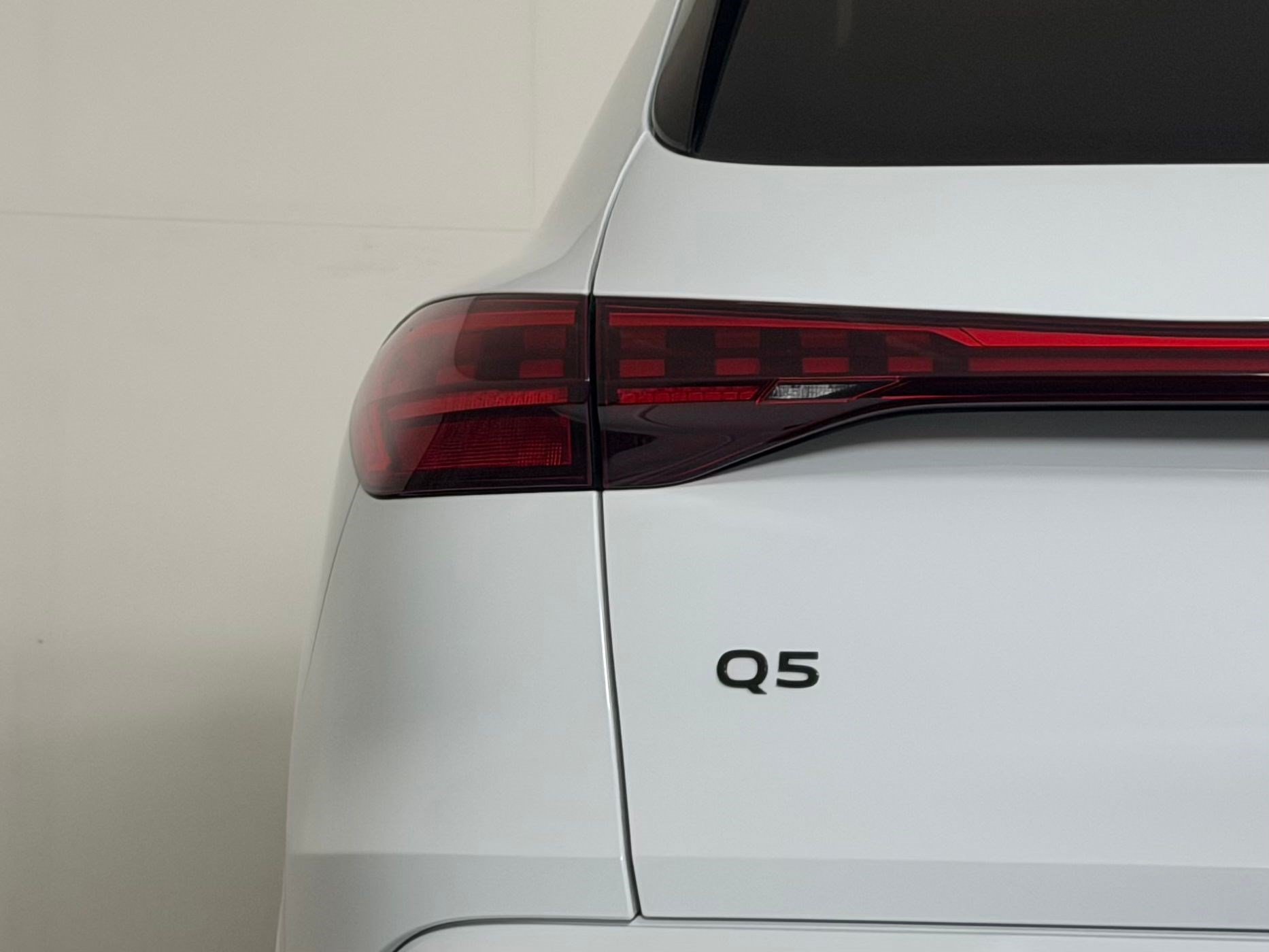 Used 2025 Audi Q5 Premium w/ Convenience Package AWD/4WD image 29