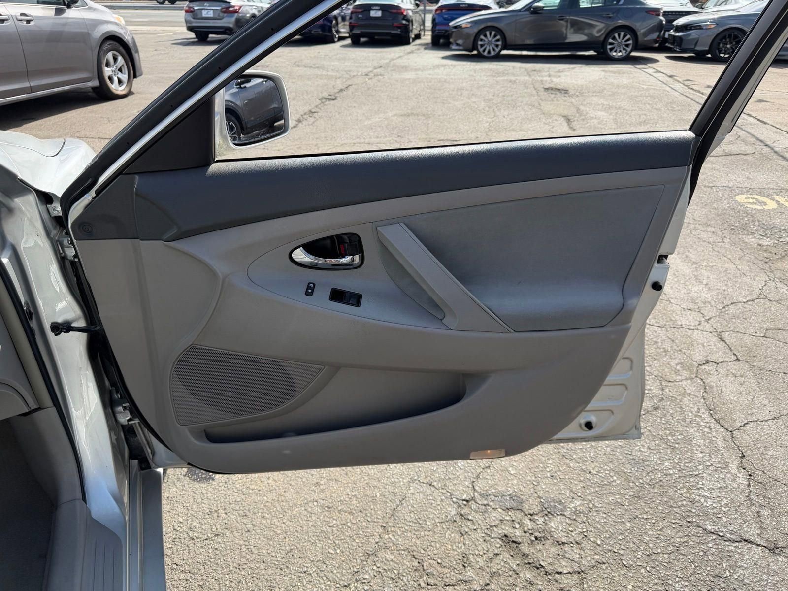 Used 2009 Toyota Camry LE image 14