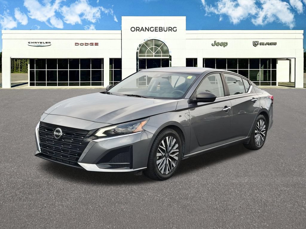Used 2024 Nissan Altima 2.5 SV FWD image 3