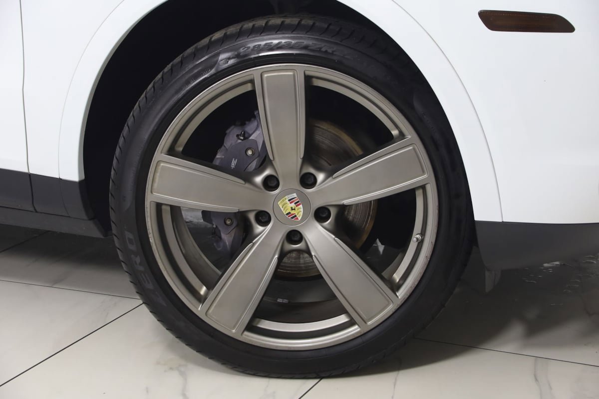 Used 2020 Porsche Cayenne AWD/4WD image 16