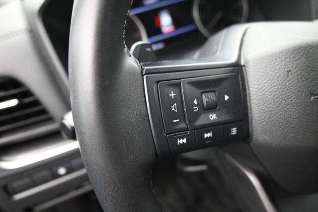 Used 2025 Nissan Rogue SV AWD/4WD image 17
