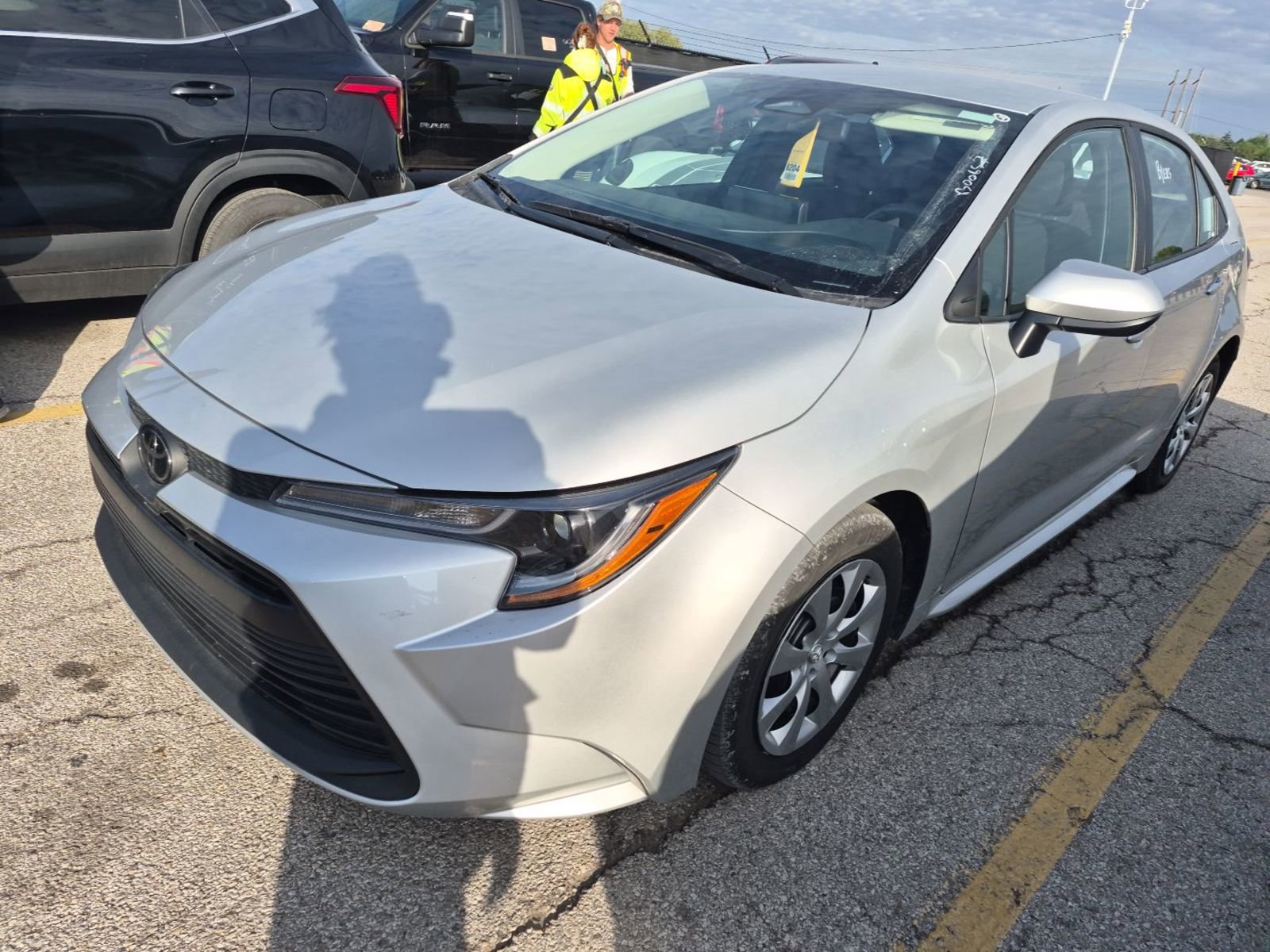 Used 2025 Toyota Corolla LE FWD image 2