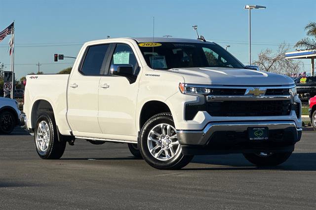 Used 2025 Chevrolet Silverado 1500 LT image 2