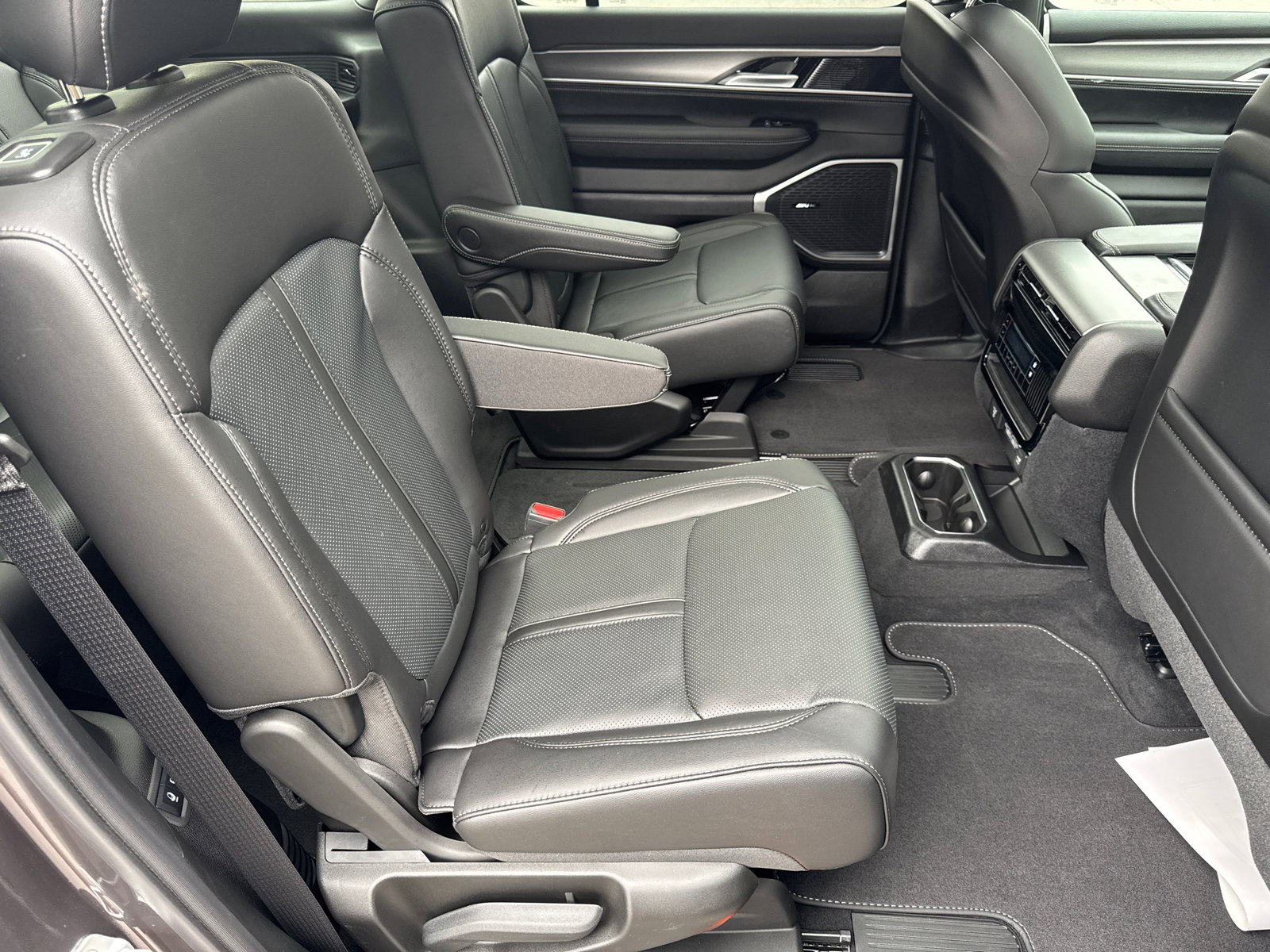 New 2026 Jeep Grand Wagoneer 4WD image 18