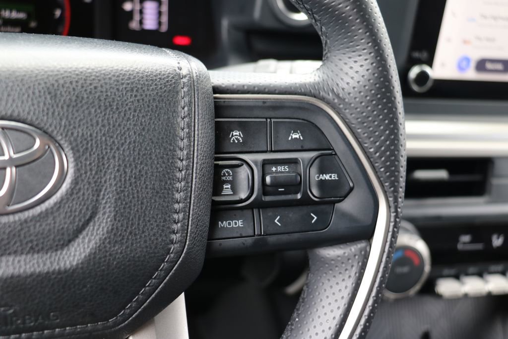 Used 2025 Toyota 4Runner SR5 AWD/4WD image 13