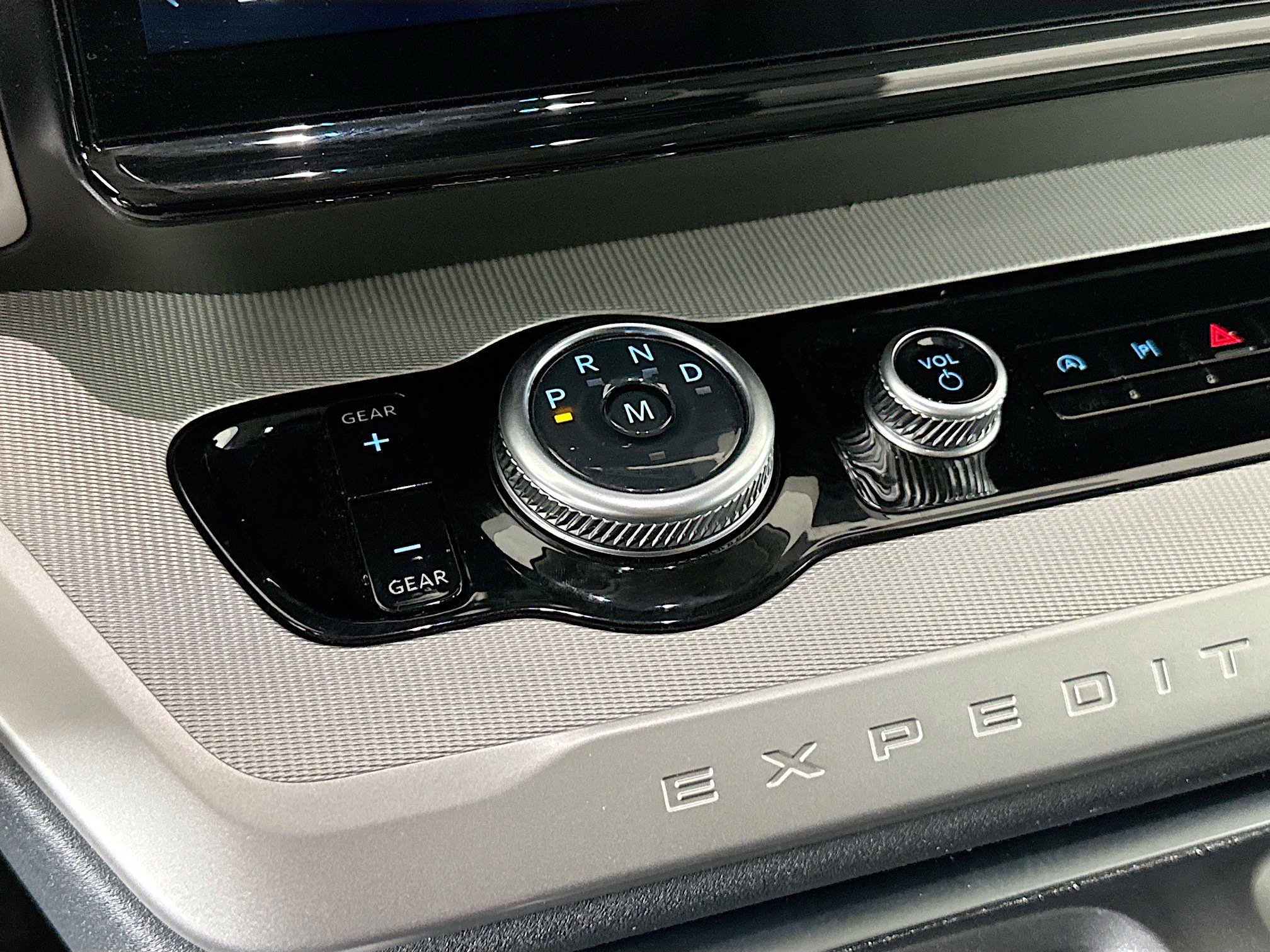 Used 2025 Ford Expedition Active AWD/4WD image 25