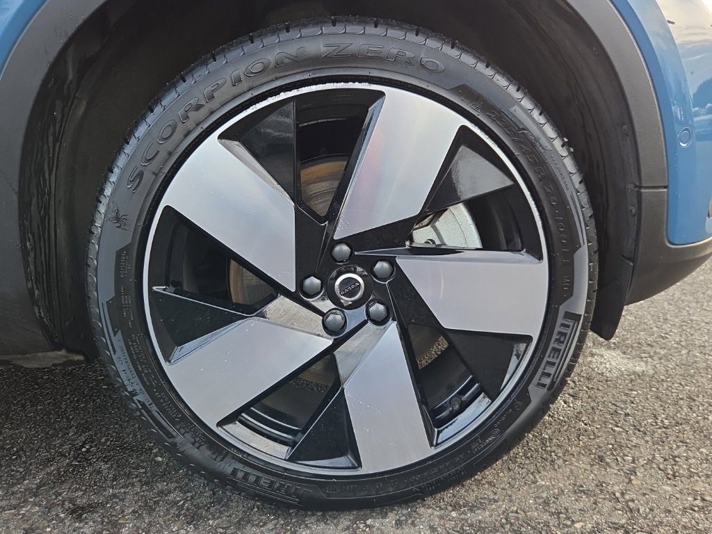 Certified 2023 Volvo XC40 Recharge Ultimate image 10